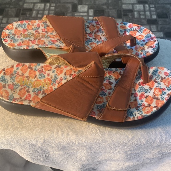 Slippers - Picture 2 of 3